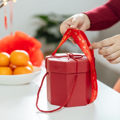 Hộp quà Tết giá rẻ nhưng sang trọng: Bí quyết chọn quà tiết kiệm